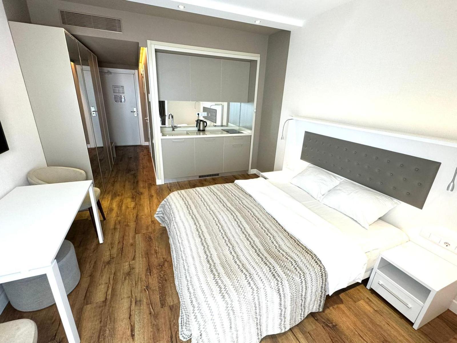 Oval Palace Apartment *