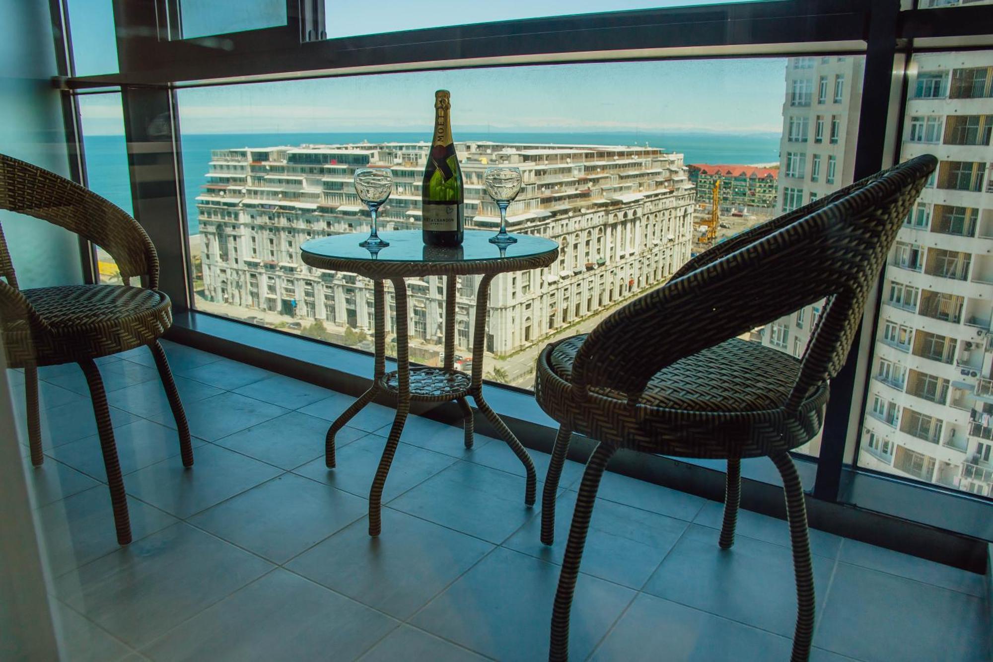Oval Palace Apartment Batumi